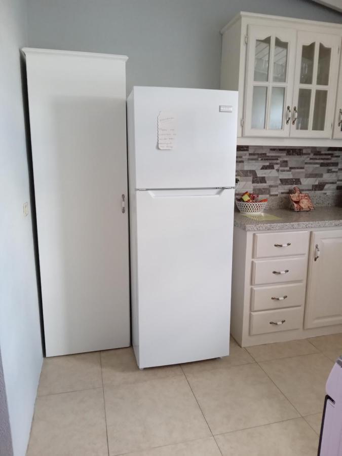 Michand Guest Apartments- Cozy One Or Two Bedroom- 5 Walk Minutes From Airport 10 Mins Drive To Oistins Or Beach Крайст Чърч Екстериор снимка