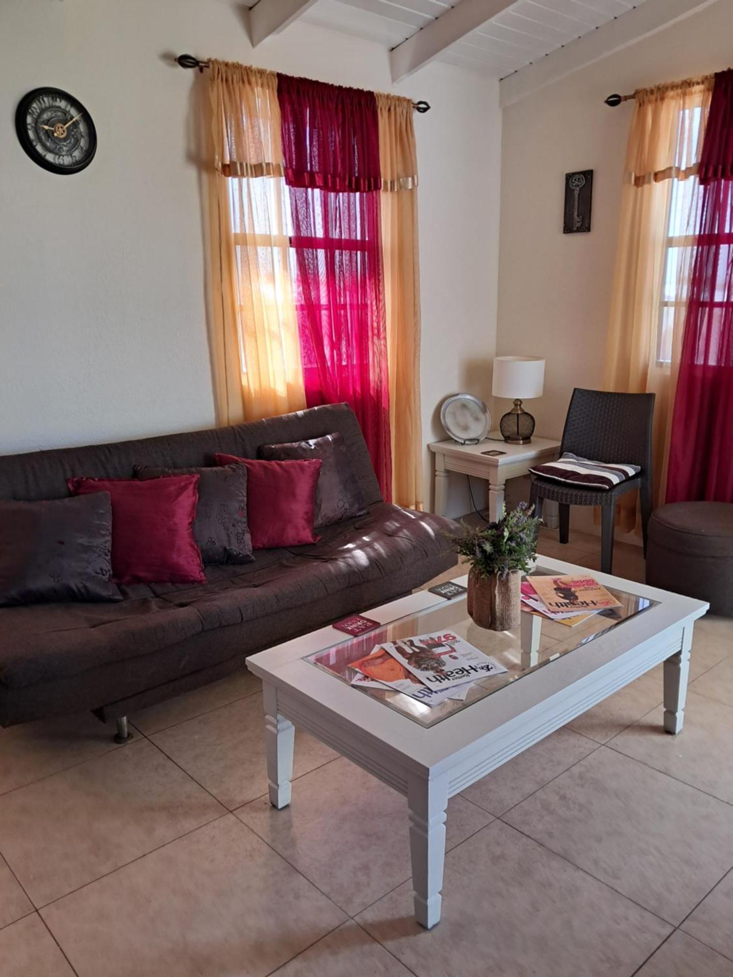 Michand Guest Apartments- Cozy One Or Two Bedroom- 5 Walk Minutes From Airport 10 Mins Drive To Oistins Or Beach Крайст Чърч Екстериор снимка