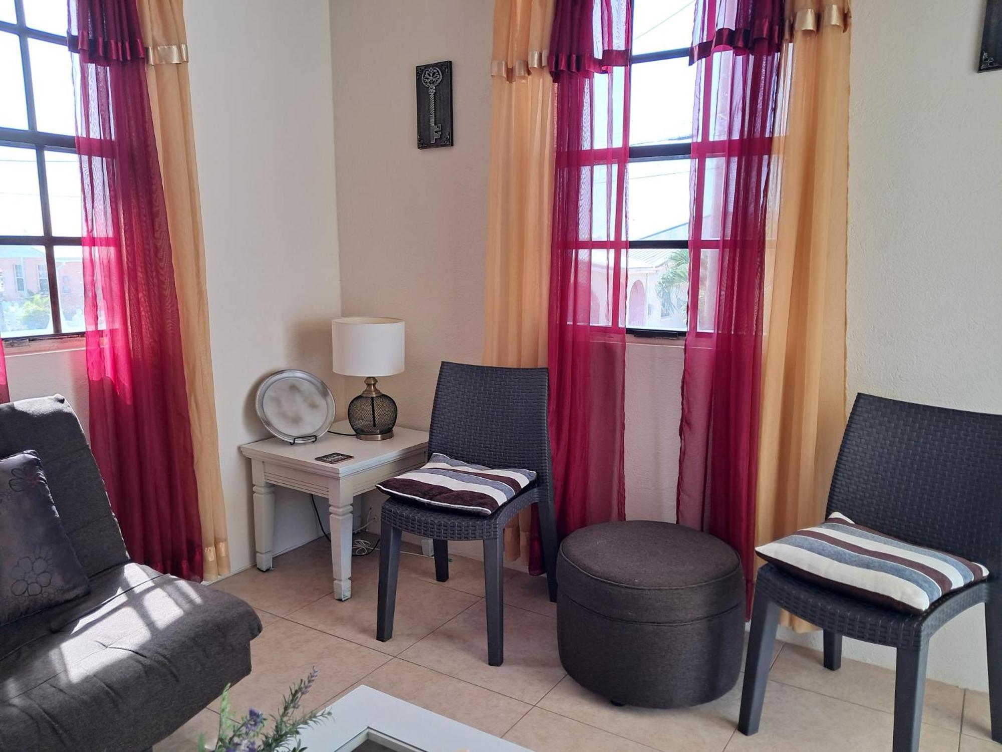 Michand Guest Apartments- Cozy One Or Two Bedroom- 5 Walk Minutes From Airport 10 Mins Drive To Oistins Or Beach Крайст Чърч Екстериор снимка