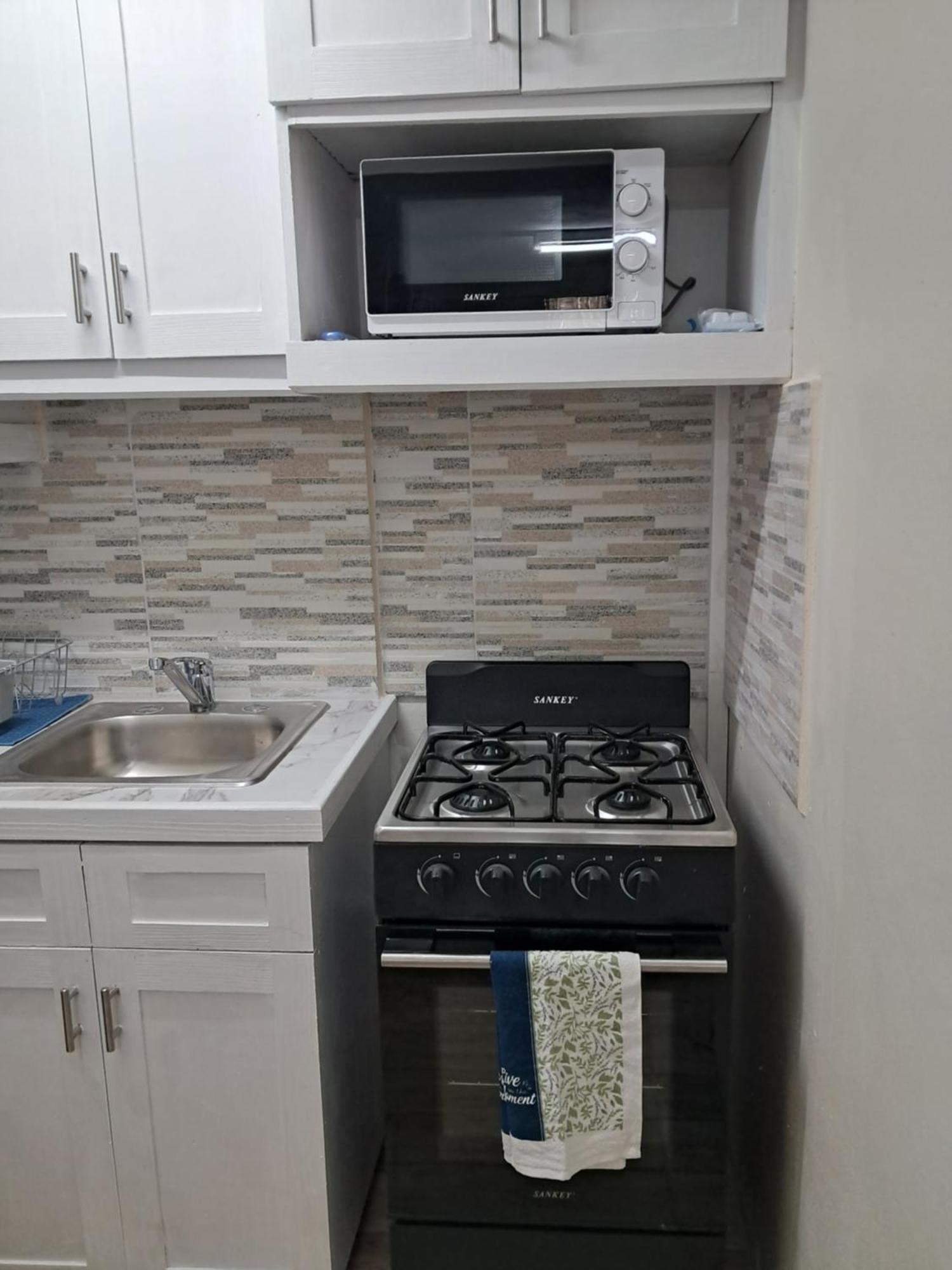 Michand Guest Apartments- Cozy One Or Two Bedroom- 5 Walk Minutes From Airport 10 Mins Drive To Oistins Or Beach Крайст Чърч Екстериор снимка