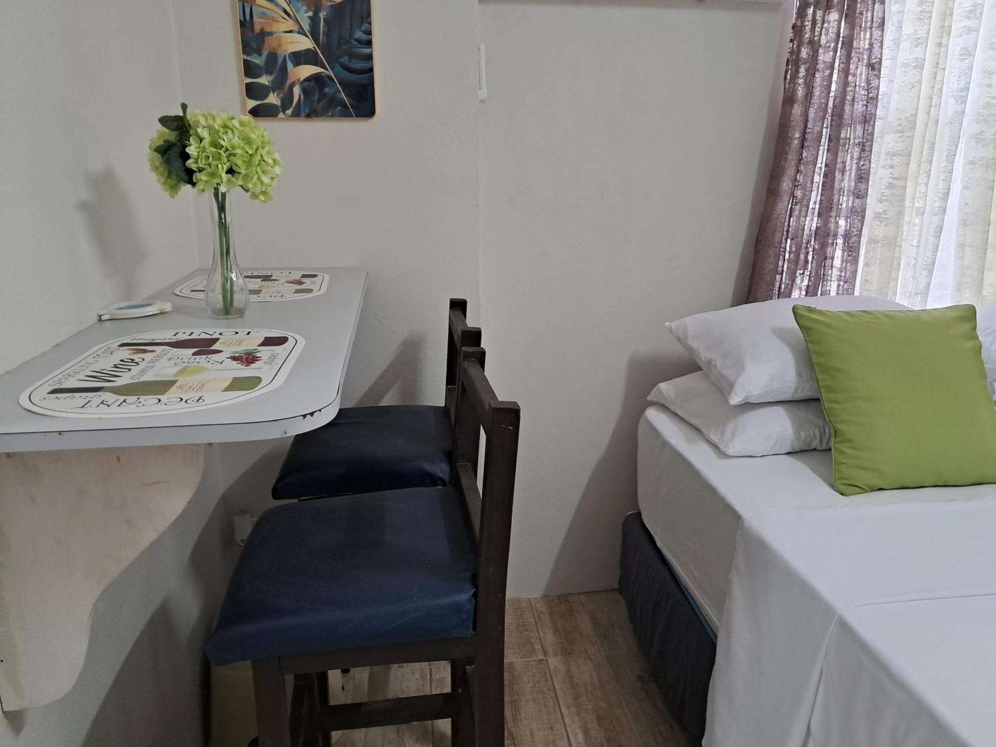 Michand Guest Apartments- Cozy One Or Two Bedroom- 5 Walk Minutes From Airport 10 Mins Drive To Oistins Or Beach Крайст Чърч Екстериор снимка