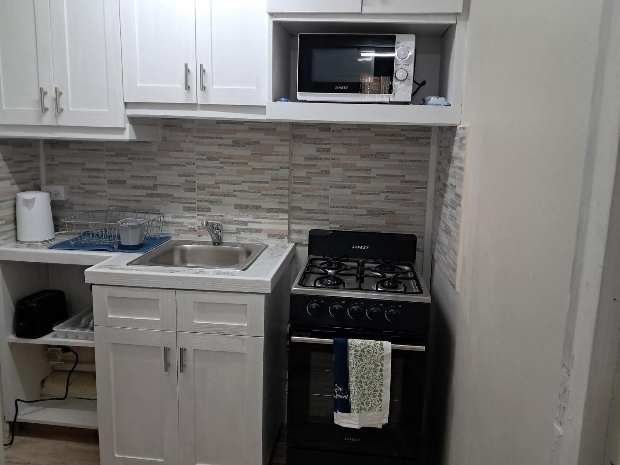 Michand Guest Apartments- Cozy One Or Two Bedroom- 5 Walk Minutes From Airport 10 Mins Drive To Oistins Or Beach Крайст Чърч Екстериор снимка