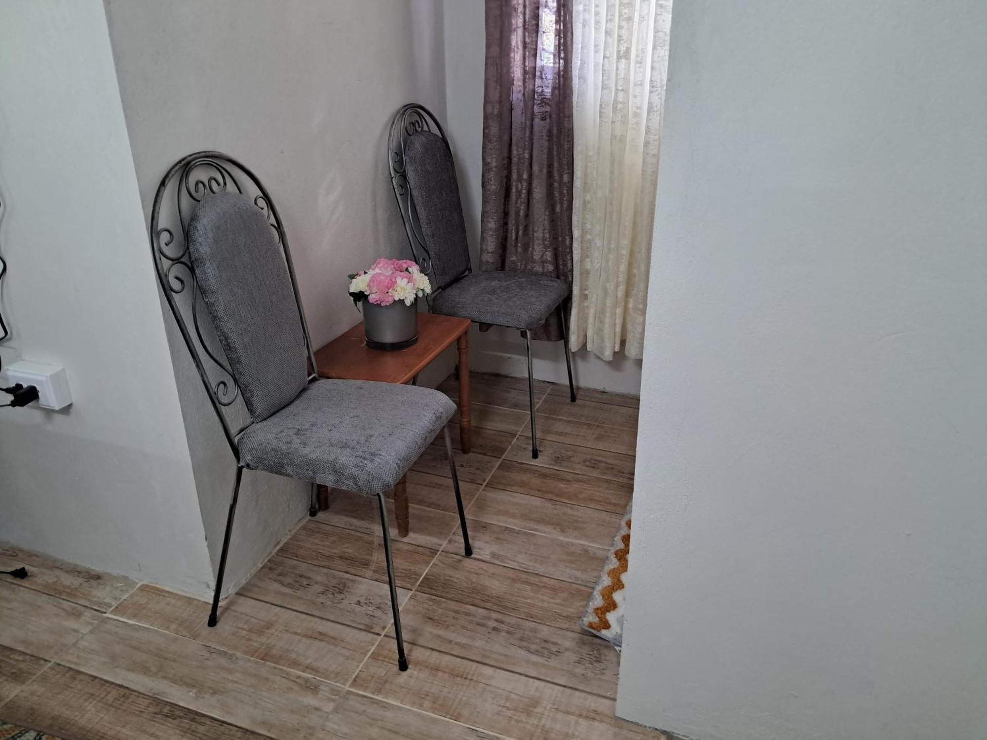 Michand Guest Apartments- Cozy One Or Two Bedroom- 5 Walk Minutes From Airport 10 Mins Drive To Oistins Or Beach Крайст Чърч Екстериор снимка