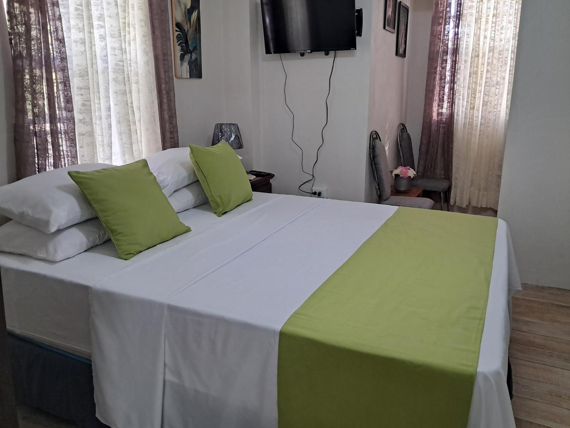 Michand Guest Apartments- Cozy One Or Two Bedroom- 5 Walk Minutes From Airport 10 Mins Drive To Oistins Or Beach Крайст Чърч Екстериор снимка