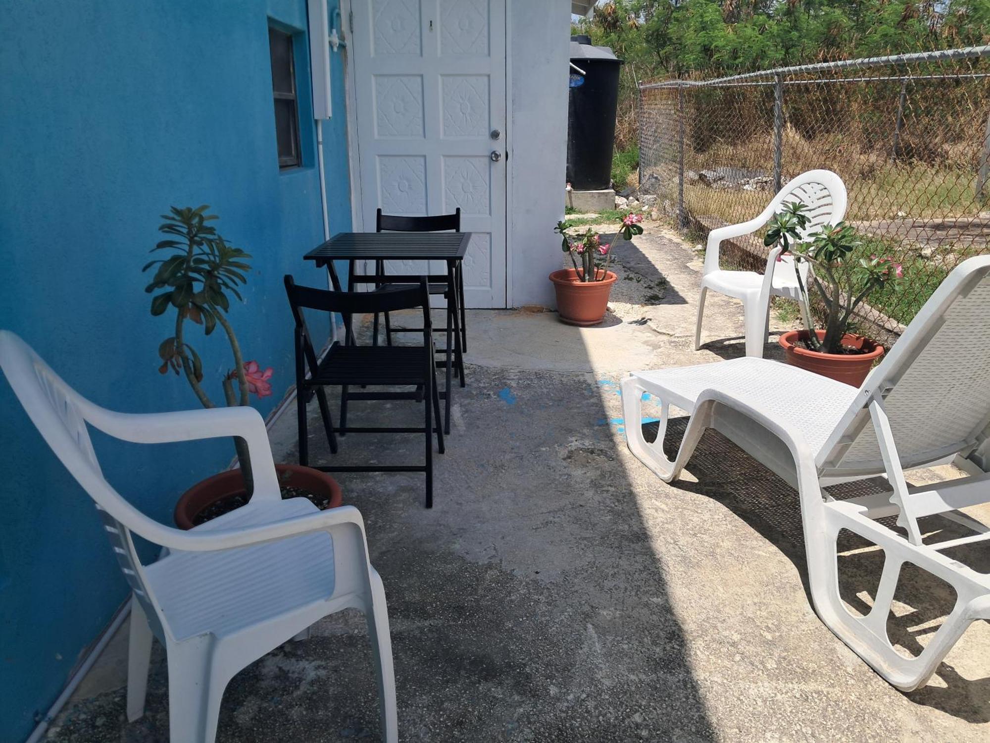 Michand Guest Apartments- Cozy One Or Two Bedroom- 5 Walk Minutes From Airport 10 Mins Drive To Oistins Or Beach Крайст Чърч Екстериор снимка