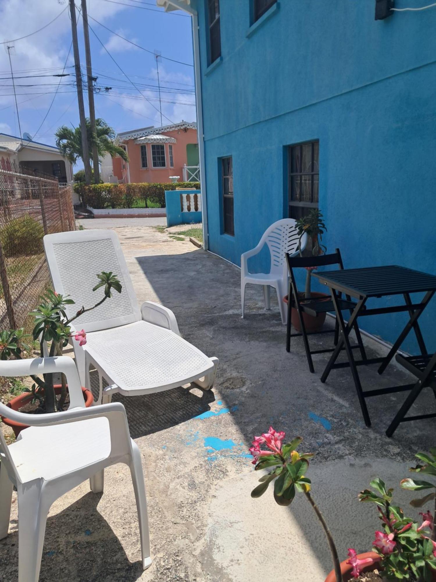 Michand Guest Apartments- Cozy One Or Two Bedroom- 5 Walk Minutes From Airport 10 Mins Drive To Oistins Or Beach Крайст Чърч Екстериор снимка